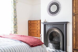 2 chambres, fer et planche à repasser, lit parapluie, Wi-Fi gratuit