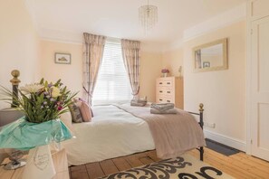 3 bedrooms, desk, iron/ironing board, travel cot