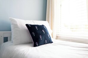 3 Schlafzimmer, Schreibtisch, Bügeleisen/Bügelbrett, Reisekinderbett
