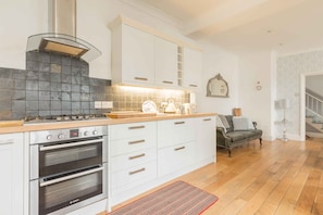 Fridge, microwave, oven, stovetop - Harbour House is a lovingly refurbished and centrally located beautiful three storey house, sleeping 9 guests, with private parking. (Whitstable)