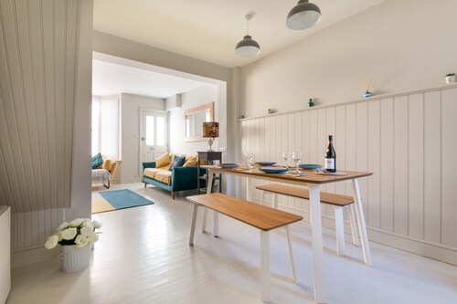Fig Tree Cottage is a cosy, two bedroom house, situated in the relaxing seaside town of Whitstable.