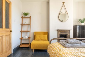 2 bedrooms, iron/ironing board, travel cot, free WiFi - Fig Tree Cottage is a cosy, two bedroom house, situated in the relaxing seaside town of Whitstable. (Whitstable)