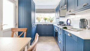 Unclassified image, 2 of 24, button - Eden Cottage sleeps six and is decorated with a relaxing vibe very close to the town & beach. (Whitstable)