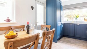 Unclassified image, 4 of 24, button - Eden Cottage sleeps six and is decorated with a relaxing vibe very close to the town & beach. (Whitstable)