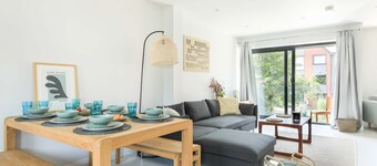 Cedar House is a modern three-bedroom townhouse, sleeping up to six guests and offering parking.