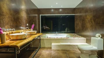 Kamar Junior | Kamar mandi | Shower, pancuran hujan, perlengkapan mandi gratis, dan pengering rambut