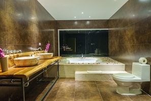 Junior Room | Bathroom