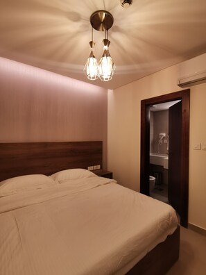 1 kamar tidur, seprai premium, selimut bulu angsa, dan minibar