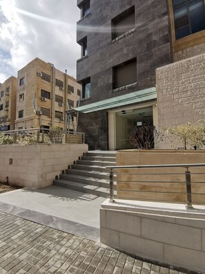 Pintu masuk properti