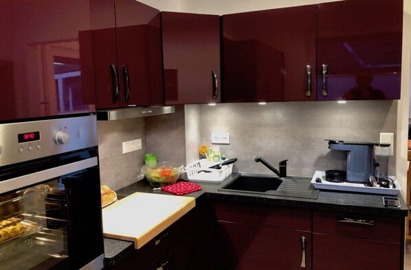 Køleskab, mikrobølgeovn, ovn, opvaskemaskine