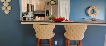 Pool Hot Tub Game room Arcade fast Wi-Fi Fire Pit Dog Friendly!