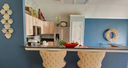 Pool Hot Tub Game room Arcade fast Wi-Fi Fire Pit Dog Friendly!