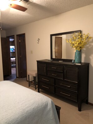 2 chambres, bureau, Wi-Fi, draps fournis