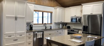 Spacious Lake View with Chef's Kitchen! Two minute walk to lake.