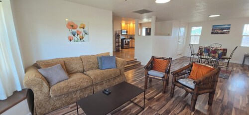 3 Bedroom House Next To Park & Hiking/Biking Trails! 30Min From Estes Park