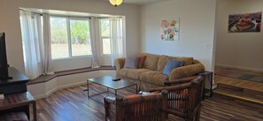 Living area - 3 Bedroom House Next To Park & Hiking/Biking Trails! 30Min From Estes Park (Loveland)