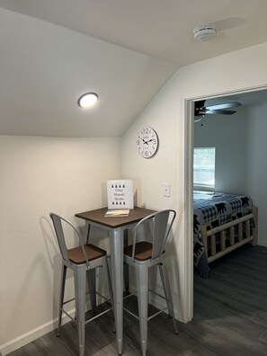 1 bedroom, WiFi, bed sheets