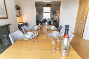 Dining - Spacious House w/Beautiful River Walk to Centre (York)