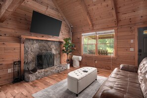 Smart-tv och eldstad