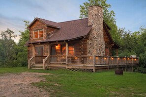 Exterior - Shenandoah Mountain Majesty Log Cabin on 15 Acres - Hot Tub-1GB Fiber Internet (Stanardsville)