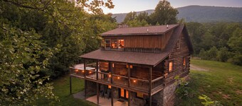 Shenandoah Mountain Majesty Log Cabin on 15 Acres - Hot Tub-1GB Fiber Internet