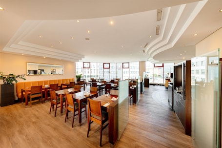 Dining. Rugs Hotel Augsburg, Trademark Collection by Wyndham