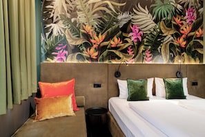 1 bedroom, premium bedding, in-room safe, desk