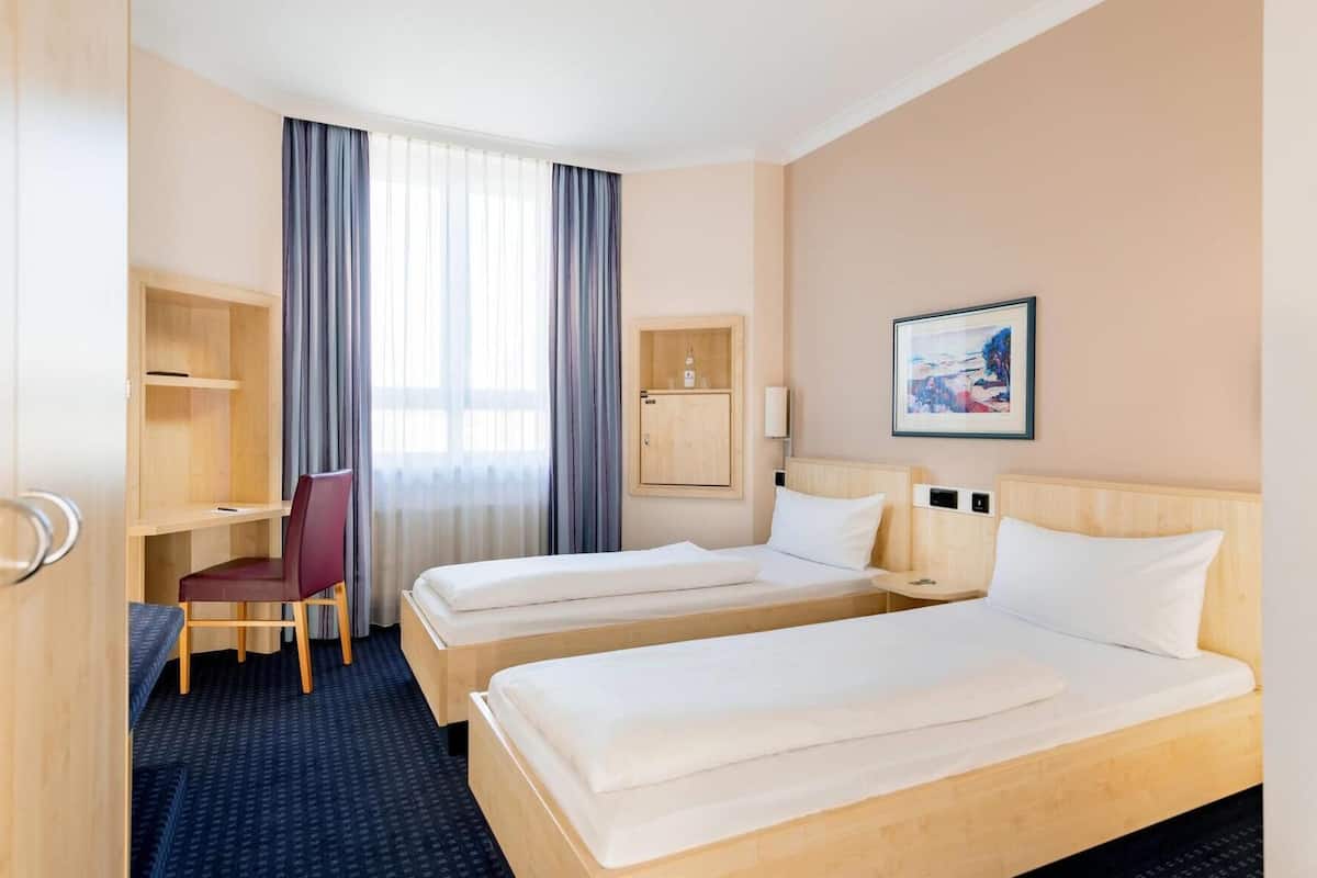 Premium bedding, in-room safe, desk, laptop workspace