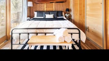 3 dormitorios, escritorio, tabla de planchar con plancha y cuna de viaje