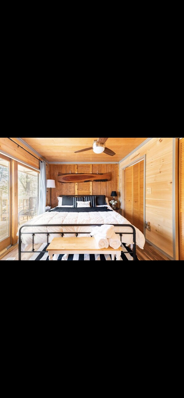 3 多间卧室、办公桌、熨斗/熨衣板、旅行婴儿床