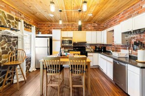 冰箱、微波炉、烤箱、炉灶