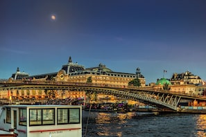 Miscellaneous - QUAINT HIGH-FLOOR RETREAT ON QUAI D'ORSAY – EMBRACE THE PARISIAN LIFESTYLE (Paris)