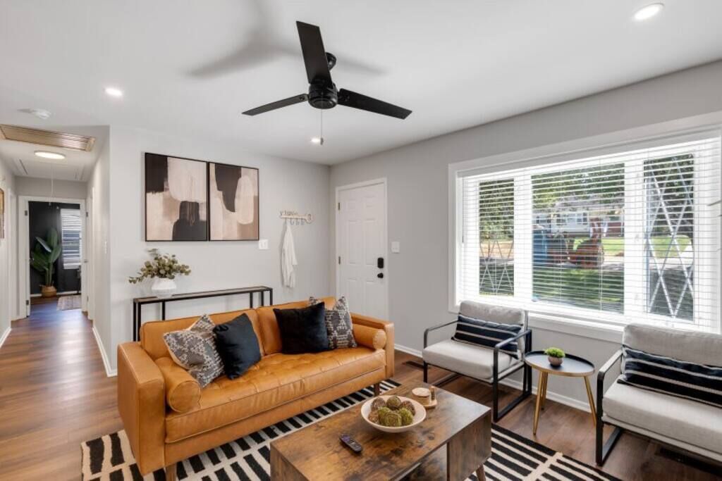 3 Mi to City | Pet Friendly | Free Parking