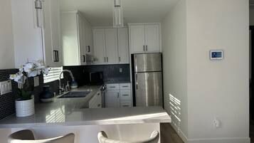 Microwave, dishwasher