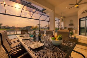Dining - Intervillas Florida - Villa Sunset Breeze (Cape Coral)