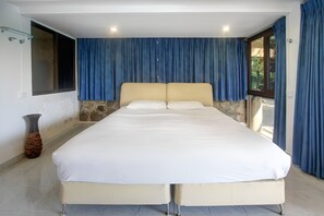 1 bedroom, in-room safe, iron/ironing board, free WiFi