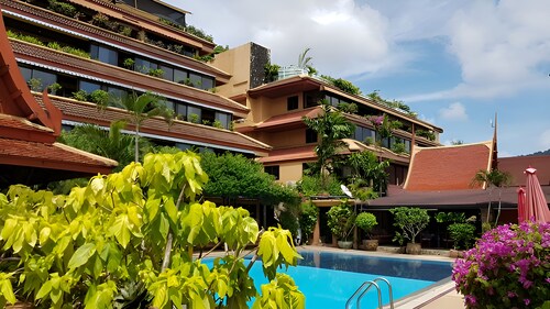 Kata-Karon beaches + Pool in Paradise