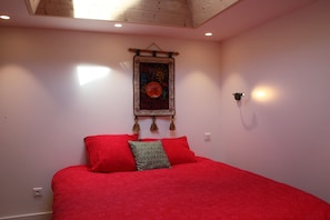 1 chambre, lit parapluie, Wi-Fi gratuit, draps fournis