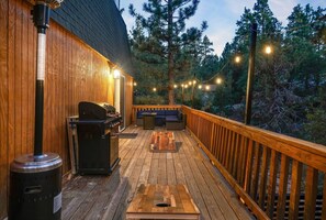 Terrace/patio - PineDenCabin: HotTub+Arcade+FirePit+EV Charger (Sugarloaf)