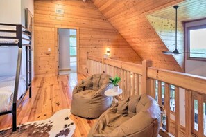 4 bedrooms, WiFi, bed sheets