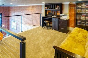 Interior - West Empire Theatre Loft, Gorgeous Space on Main Street for 4! Local Golfing 50% Off! (Baker City)