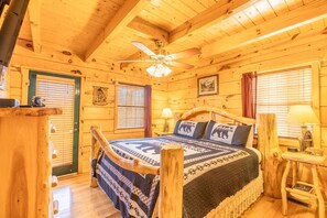 2 bedrooms, iron/ironing board, free internet, bed sheets