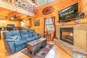TV, fireplace, video games, foosball - Bearway to Heaven #2 (Pigeon Forge)