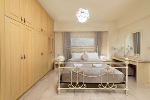 3 bedrooms, soundproofing, iron/ironing board, travel crib - Mikaelas Pool House (Afandou)