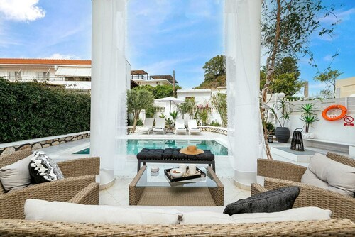 Mikaelas Pool House