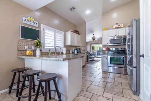 Beautiful Home with Private Pool and Tiki Bar. Close to Everything!!!