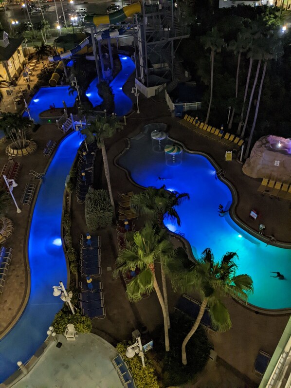 Piscina all'aperto, una piscina riscaldata