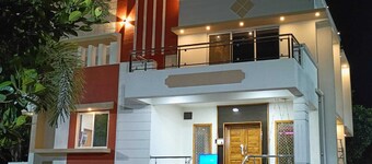 Romantic fully furnished villa w/swimming pool — 20 min from the Kalyan City, MH