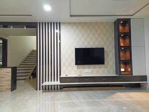 Interior - Romantic fully furnished villa w/swimming pool — 20 min from the Kalyan City, MH (DAHAGAON)