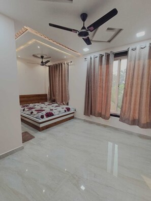 3 bedrooms, bed sheets - Romantic fully furnished villa w/swimming pool — 20 min from the Kalyan City, MH (DAHAGAON)